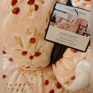 ☃️ Sherpa Christmas throw blanket - pink with berries